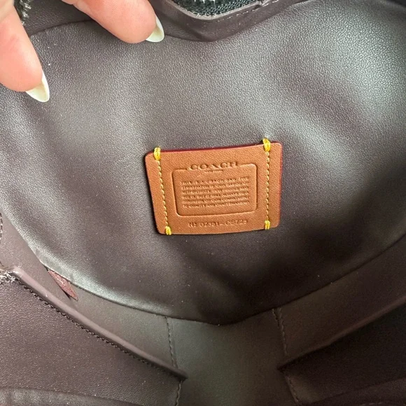 Coach Black Leather Quilted Heart Bag - Picture 3 of 7